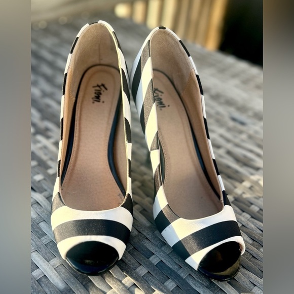 Fioni Peep Toe Striped Heeled Pumps EUC! LIKE NEW!​​ - Picture 1 of 6